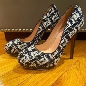 Oscar de la Renta Size 37 (7), Pre-Owned Navy Blue and White Cloth Gingham